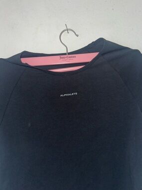 Alphalete black short sleeve crop top